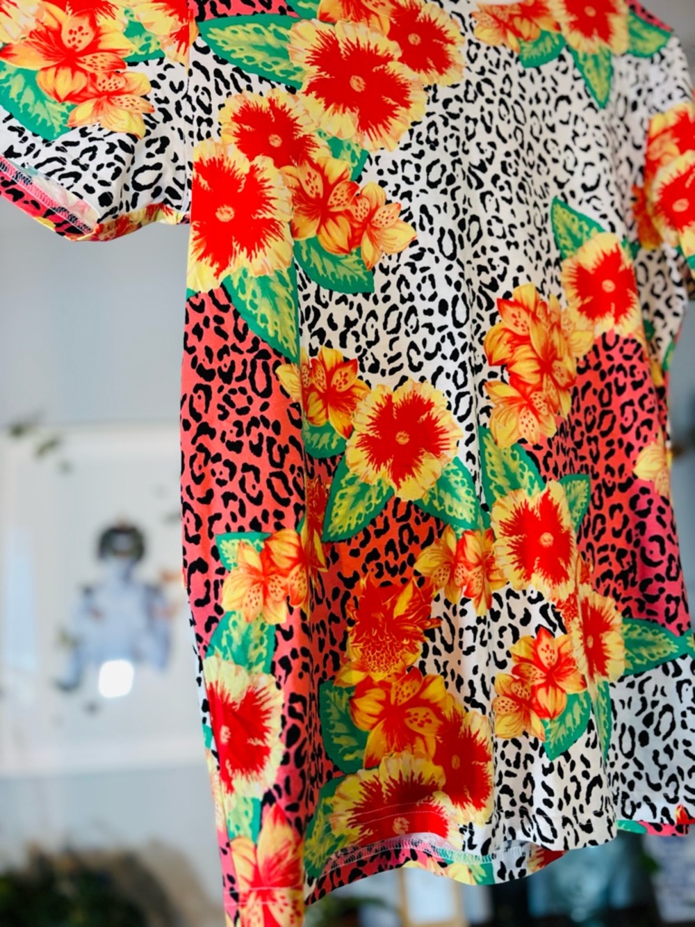 🌺 TNA Aritzia Floral & Leopard Print Tee – Size M 🌺 - Picture 6 of 8